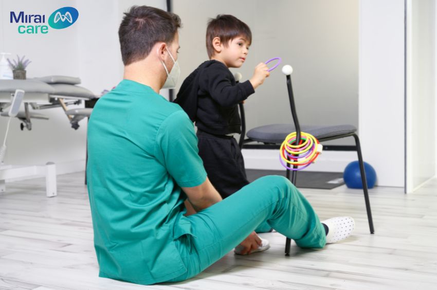 Cha mẹ nên có phương pháp can thiệp sớm từ 06 tuổi làm tăng khả năng hồi phục của con 