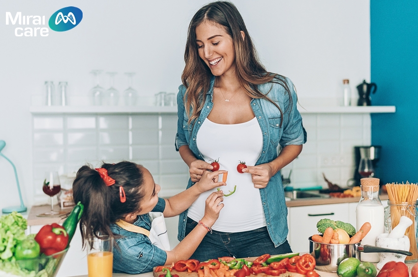 Cha mẹ nên tham khảo các chuyên gia dinh dưỡng để xây dựng khẩu phần ăn phù hợp cho trẻ