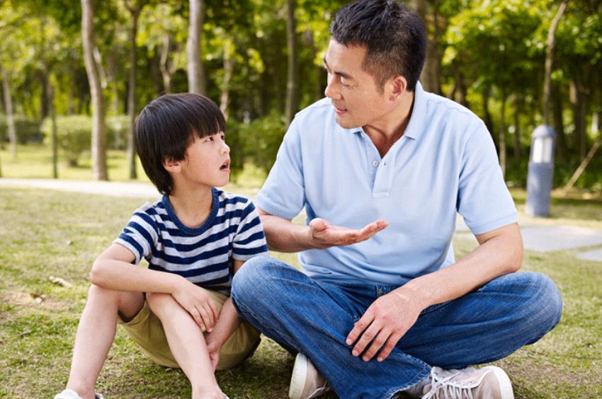 Cha mẹ không nên tạo áp lực quá lớn khi dạy trẻ tự kỷ bật âm