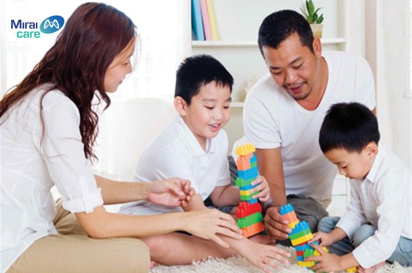 Cha mẹ chỉ nên khuyến khích, không nên ép trẻ tham gia hoạt động