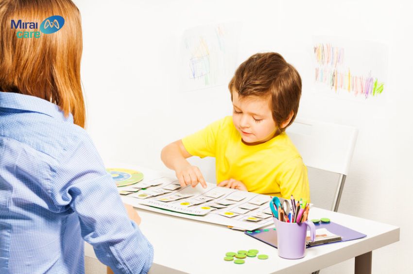 Dạy trẻ tự kỷ kỹ năng giao tiếp xã hội kết hợp với phương pháp PECS