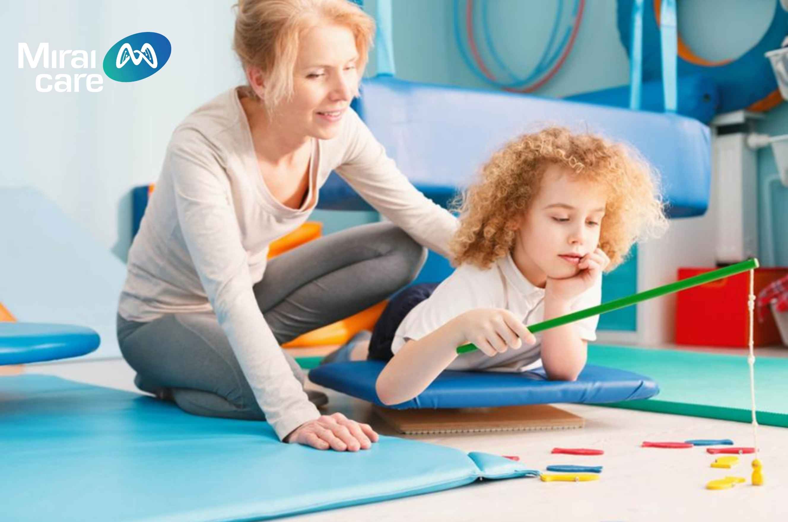Hoạt động trị liệu (Occupational therapy) phát triển kỹ năng vận động tinh, giúp trẻ sử dụng bàn tay, ngón tay linh hoạt