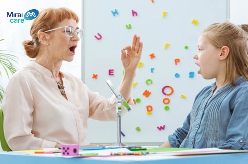 Ngôn ngữ trị liệu là phương pháp then chốt giúp cải thiện khả năng giao tiếp cho trẻ tự kỷ