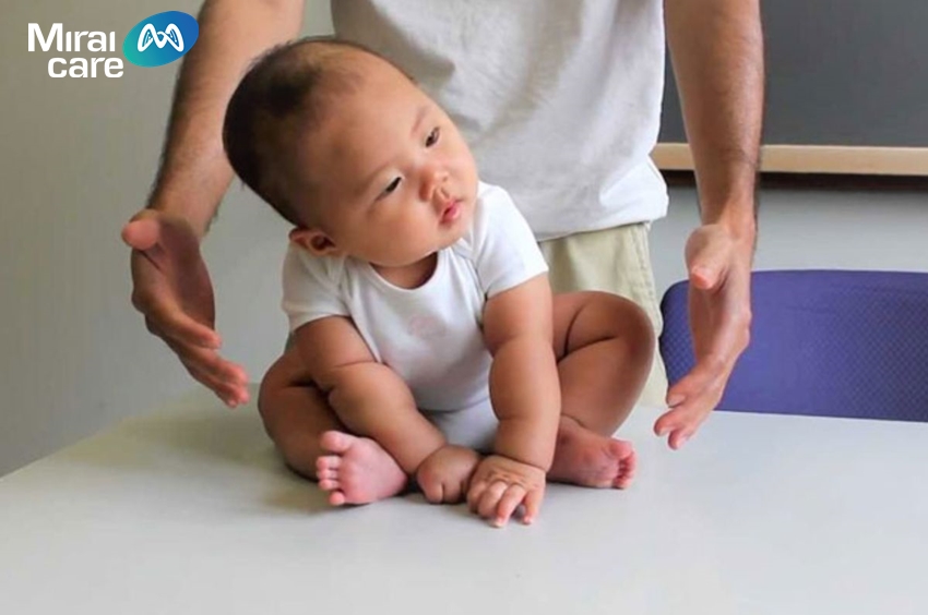 Chăm sóc vệ sinh cá nhân cho trẻ bại não giúp trẻ sạch sẽ, thoải mái 