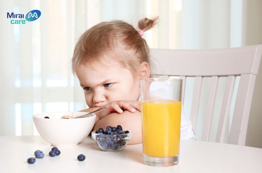 Cha mẹ kh&ocirc;ng n&ecirc;n &eacute;p trẻ ăn những m&oacute;n trẻ kh&ocirc;ng th&iacute;ch