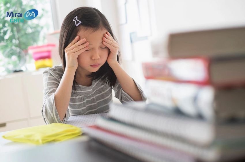 Mất ngủ c&oacute; thể l&agrave;m ảnh hưởng đến khả năng học tập v&agrave; can thiệp của trẻ