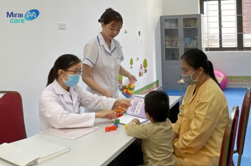 Nếu t&igrave;nh trạng mất ngủ k&eacute;o d&agrave;i, cha mẹ cần đưa trẻ đi kh&aacute;m