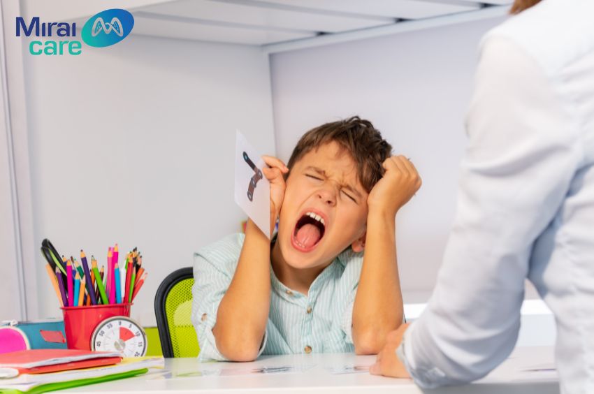Mất cân bằng hệ vi sinh gây ảnh hưởng toàn diện đến hành vi và cảm xúc của trẻ tự kỷ