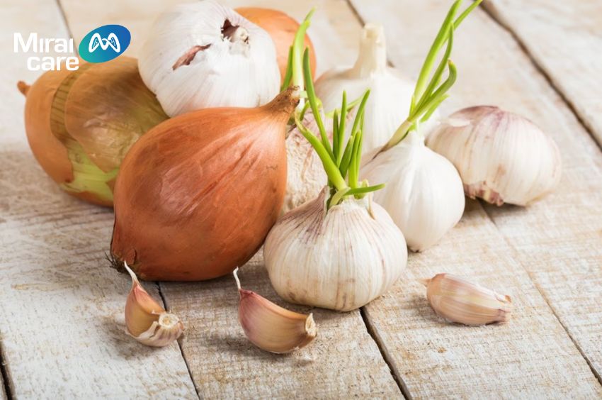 Mùi vị của hành tỏi có thể gây cảm giác buồn nôn cho trẻ