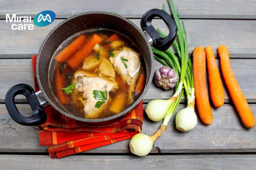 Nước hầm xương từ xương gà, bò, cá 