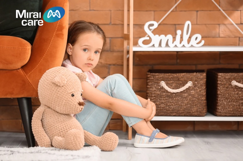Phân biệt giữa trẻ sợ bình thường với trẻ sợ hãi vô lý có biểu hiện tự kỷ