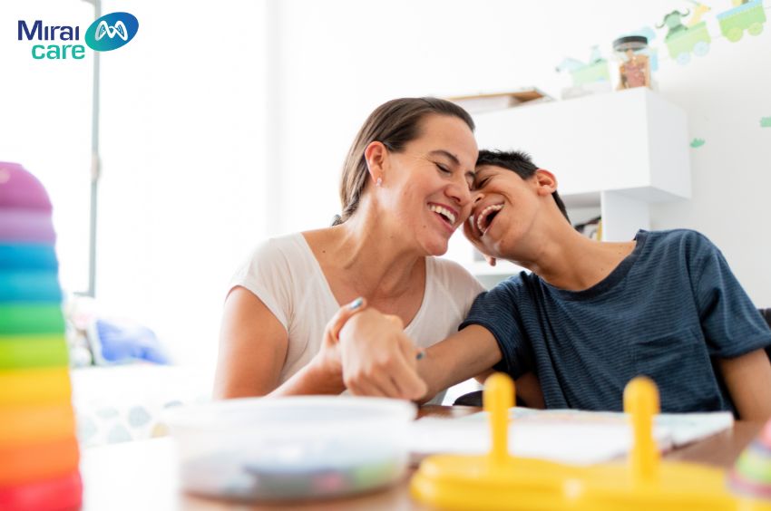 Phụ huynh nên kết hợp tăng cường can thiệp đa chuyên ngành cho trẻ bại não