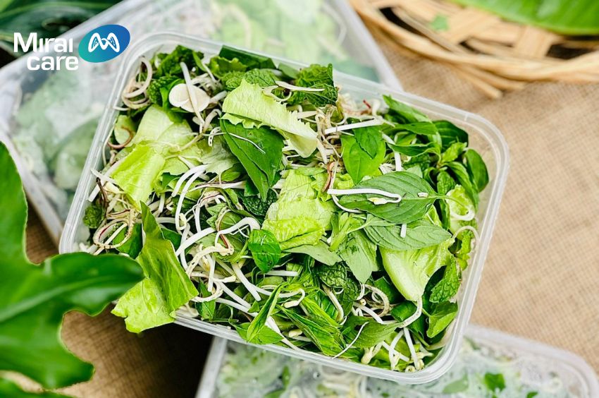Rau sống và trái cây sống (trong giai đoạn đầu)