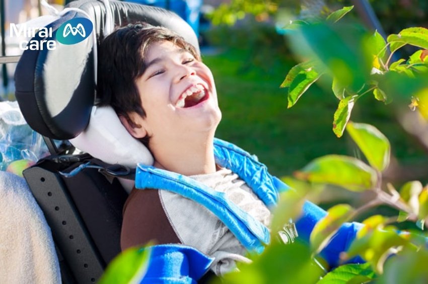 Dụng cụ hỗ trợ là vật dụng không thể thiếu dành cho trẻ bị bại não