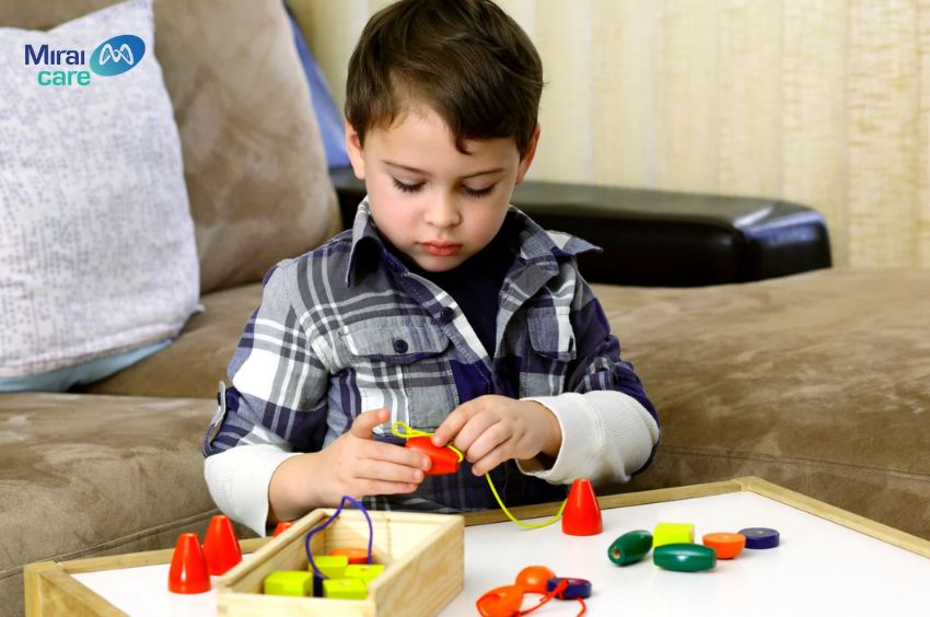 Một trong những ti&ecirc;u ch&iacute; chẩn đo&aacute;n tự kỷ DSM-5 l&agrave; c&aacute;c triệu chứng c&oacute; ảnh hưởng đến chức năng sống