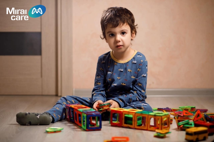 Trẻ bị tăng động và tự kỷ có nhiều biểu hiện tương đồng