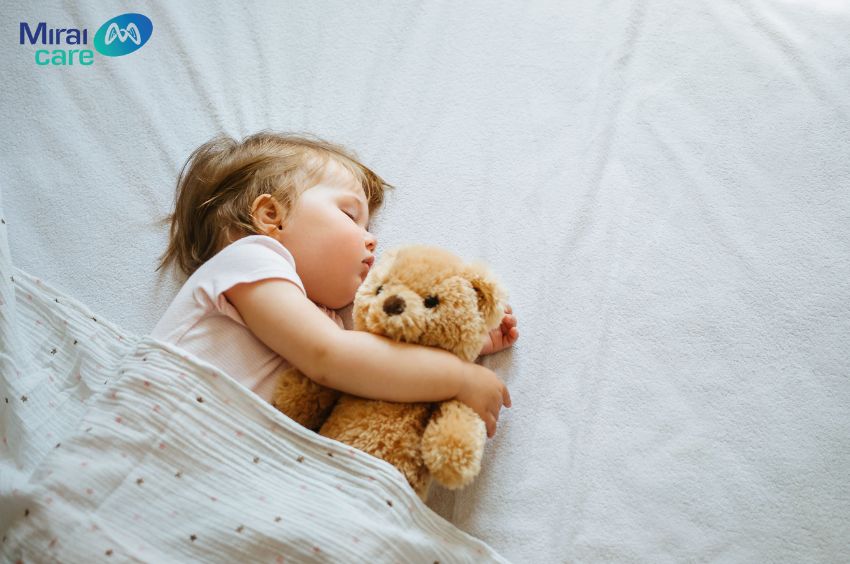 Trẻ con thường có thói quen gắn bó với món đồ vật mang theo từ bé