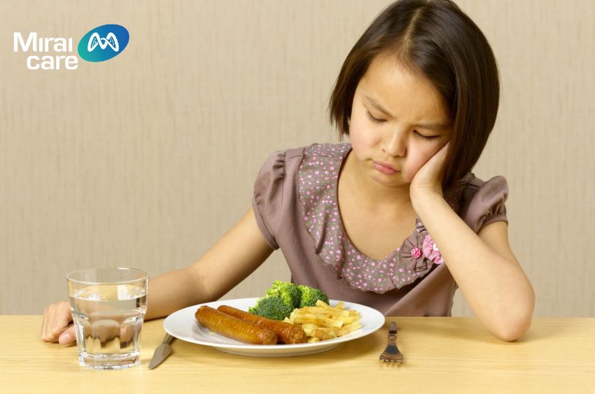 Trẻ gặp nhiều khó khăn trong việc nhai thức ăn