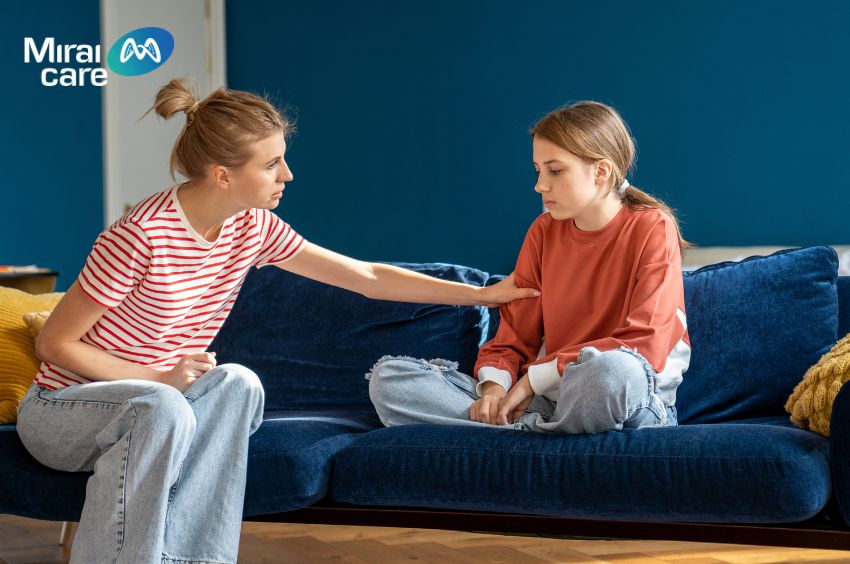 Trẻ không thể nhìn vào mắt người đối diện do không có những phản xạ cảm xúc cơ bản