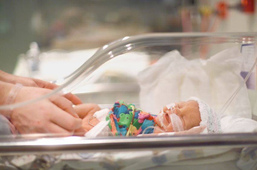 Trẻ sinh non, di truyền hoặc có các tiền sử bệnh nền hoàn toàn có khả năng bị bại não 