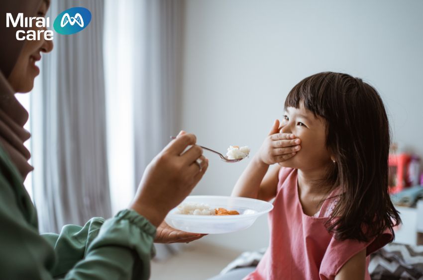 Trẻ thường hoảng loạn, có hành vi từ chối đồ ăn ở nơi lạ 