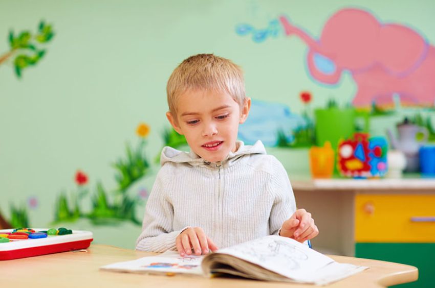 Hiện tượng trẻ tự kỷ biết đọc sớm được gọi là hyperlexia