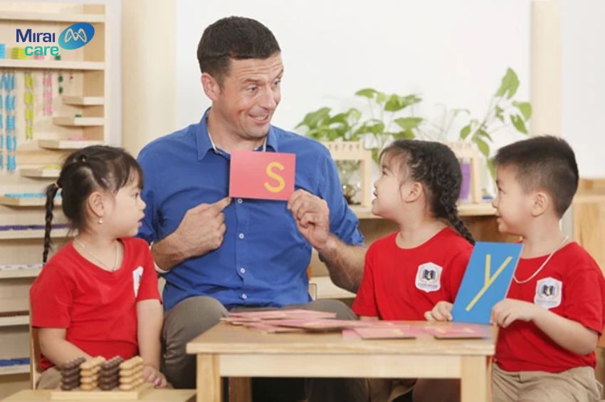 Giao tiếp mắt hỗ trợ mạnh mẽ cho phát triển ngôn ngữ