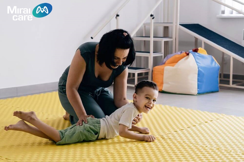Chăm sóc trẻ vận động cần thực hiện từ từ, đều đặn